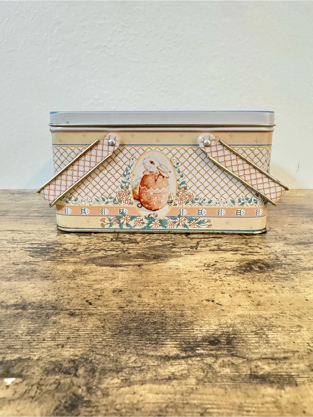 Vintage Jan Hagara “Victoria” Metal Sewing Basket Tin
